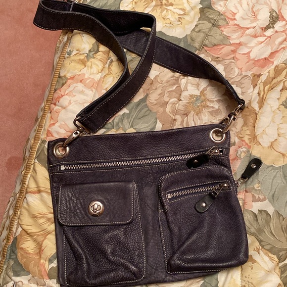 Roots Village Tribe Crossbody - Picture 5 of 7